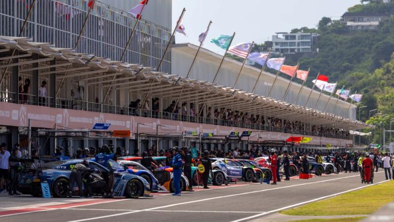 Wamenpora Taufik Hidayat Tinjau Seri GT World Challenge Asia