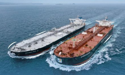Dua Kapal Pertamina Tertahan Blokade Militer Amerika Serikat