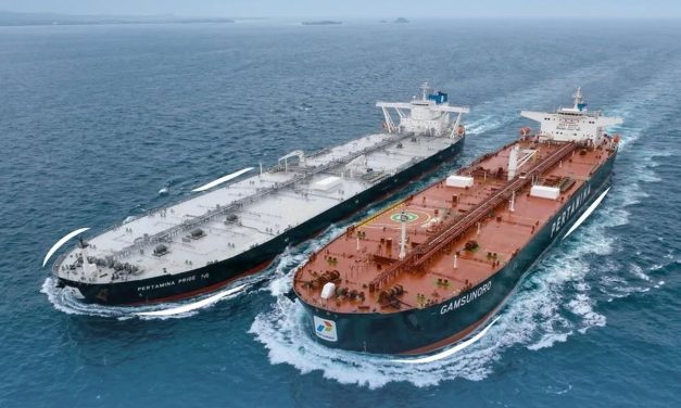 Dua Kapal Pertamina Tertahan Blokade Militer Amerika Serikat