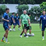 Bojan Hodak Waspadai Motivasi Tuan Rumah Di Pekan Krusial