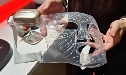 L’Oréal LED Face Mask: Berbasis Cahaya Terkoneksi Aplikasi AI