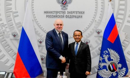 Menko Bahlil Temui Menteri Energi Rusia, Negosiasi Impor Minyak