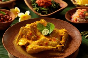 Ayam Betutu Gilimanuk: Teknik Memasak Lembut Hingga 12 Jam