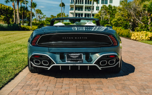 Aston Martin Vanquish V12 Kembali Lahir, Jadi Benteng Terakhir