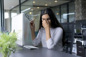 Istirahat Menatap Layar 20 Menit Terbukti Cegah Mata Kering