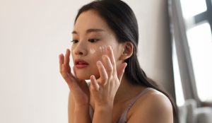 Tips Memilih Kandungan Skincare: Ceramide Vs Salicylic Acid