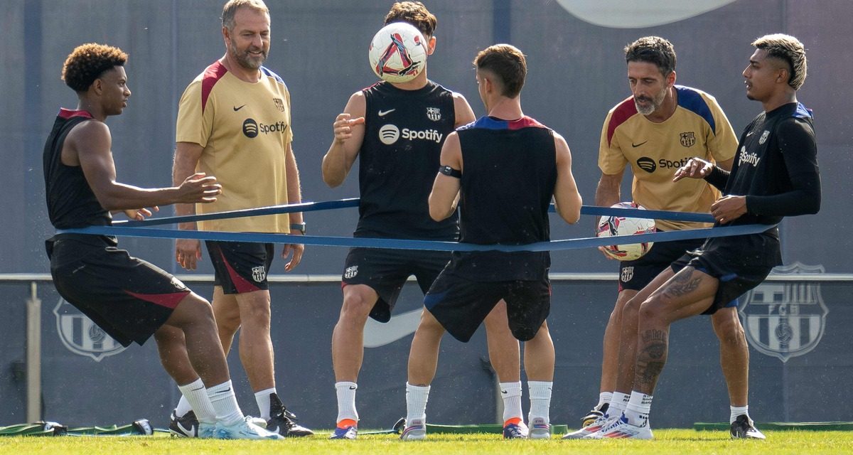 Hansi Flick Fokus Gembleng Fisik Para Pemain Barcelona