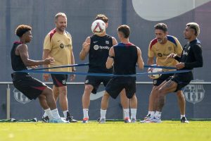 Hansi Flick Fokus Gembleng Fisik Para Pemain Barcelona