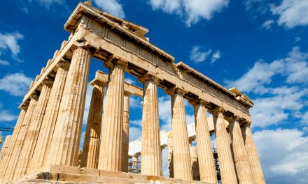 Yunani Bersihkan Marmer Parthenon Dari Polusi Pakai Laser