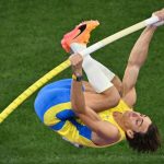 Armand Duplantis Pertajam Rekor Dunia Lompat Galah 6,27 Meter