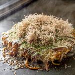 Okonomiyaki Khas Osaka: Martabak Jepang Bertabur Katsuobushi