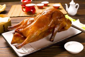 Peking Duck Beijing: Kulit Yang Renyah Dan Saus Sweet Bean