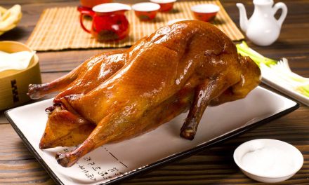 Peking Duck Beijing: Kulit Yang Renyah Dan Saus Sweet Bean