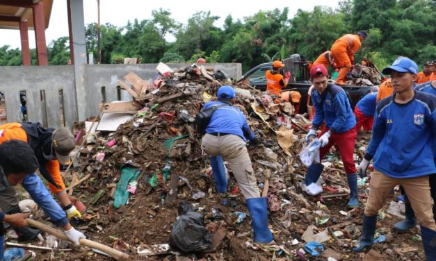 Pemkot Jaktim Kerahkan 500 Personel Bersihkan Kali Baru
