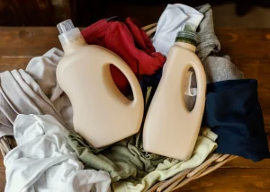 Awas Bau Apek Pakaian! Jangan Tumpuk Baju Basah Di Keranjang