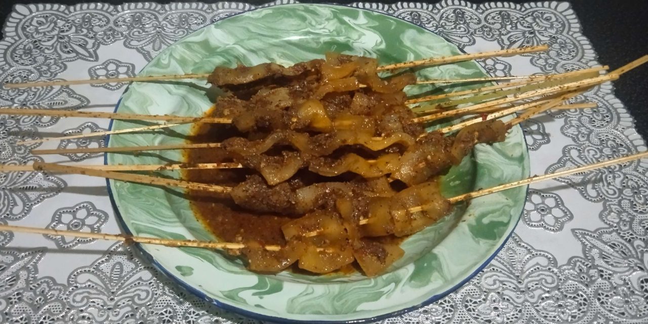 Sate Jebred Garut Tawarkan Kikil Sapi Balut Dan Kelapa Sangrai