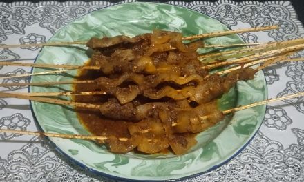 Sate Jebred Garut Tawarkan Kikil Sapi Balut Dan Kelapa Sangrai