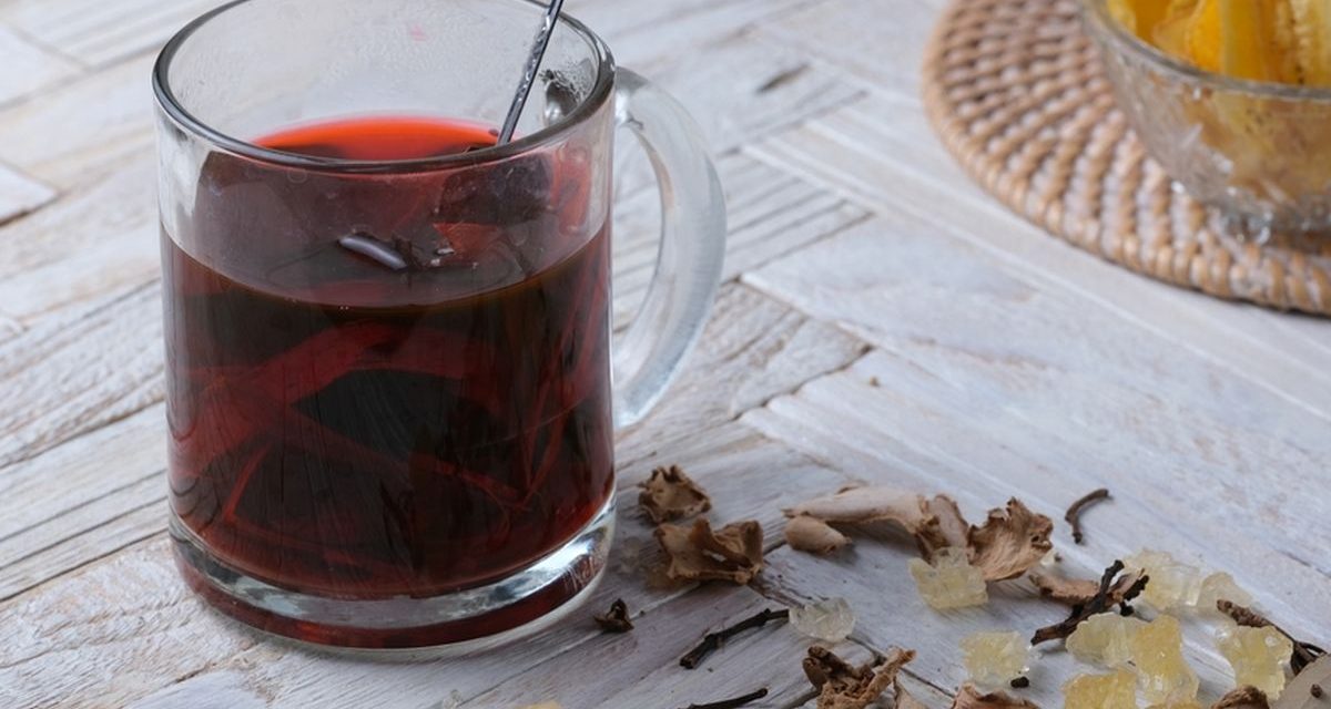 Ayer Ahmar Khas Ternate: Minuman Akar-Akaran Penawar Lelah
