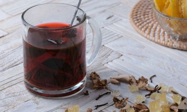 Ayer Ahmar Khas Ternate: Minuman Akar-Akaran Penawar Lelah