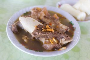 Sup Kaledo Khas Donggala: Olahan Tulang Kaki Sapi Kuah Kaldu